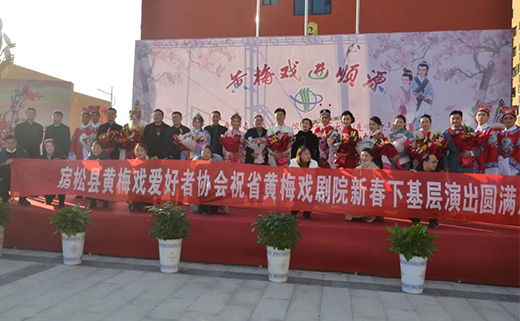 “夯基礎(chǔ)，促飛躍”