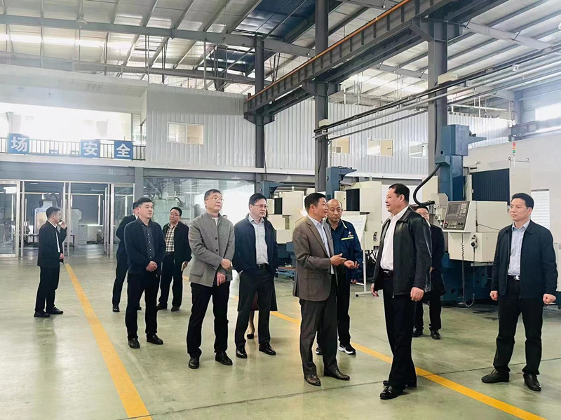 蚌埠市委常委、懷遠(yuǎn)縣委書(shū)記王慶武赴公司懷遠(yuǎn)生產(chǎn)基地考察指導(dǎo)