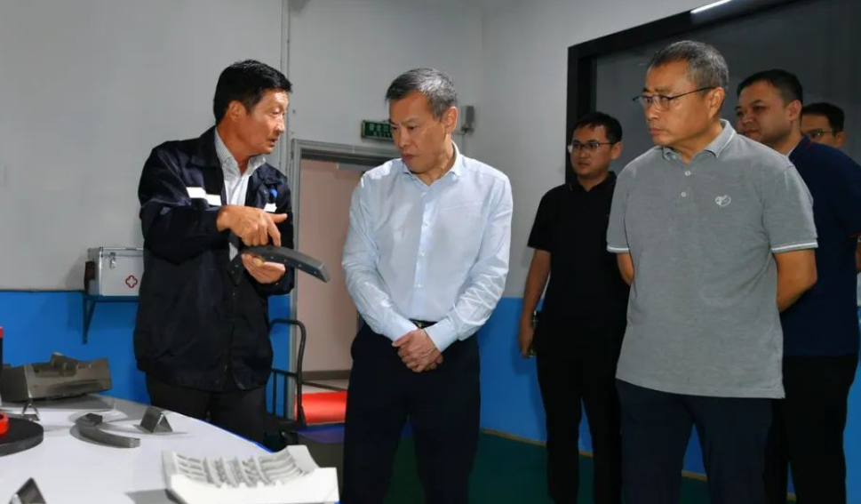 合肥經(jīng)開(kāi)區(qū)工委書(shū)記、管委會(huì)主任秦遠(yuǎn)望蒞臨大道股份參觀調(diào)研